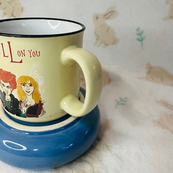 Disney Hocus Pocus "Put A Spell On You" Ceramic
20 Oz Camper Mug - Picture 2 of 7
